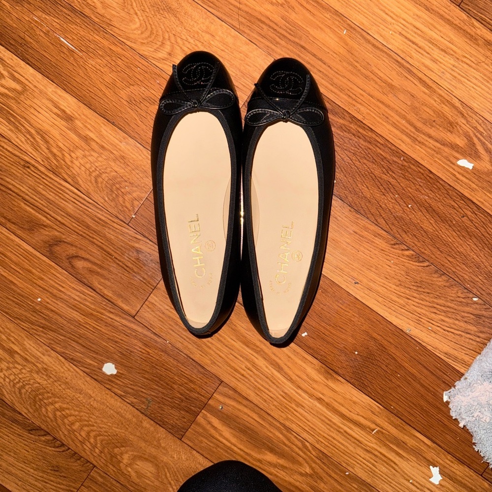 CHANEL Black Leather Flats with Bow